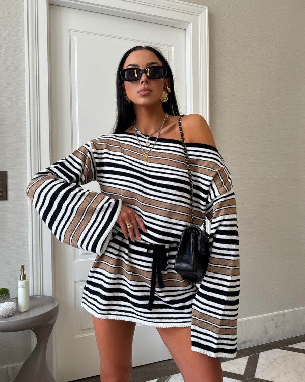 Kobieca sukienka swetrowa z szerokimi rękawami brązowe paski lamilla lalilafashion