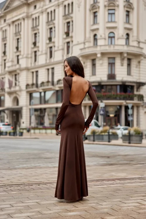 lalila-lalilaostrołęka-lalilafashionpl--drapowana-sukienka-z-odkrytymi-plecami-w-kolorze-brazowym.webp