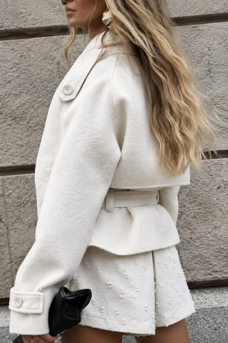 trencz krótki płaszcz ecru krem LALILAFashion