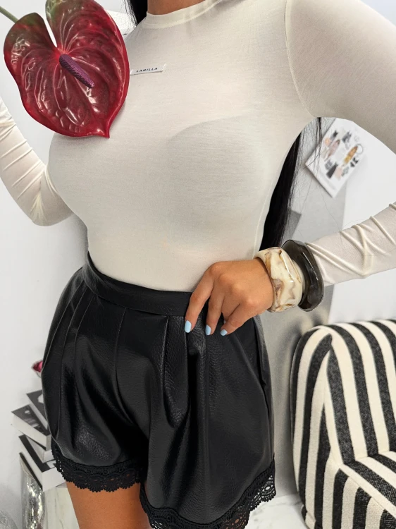 la-milla-czarne-spodenki-skorzane-z-koronka-lalilafashion.webp