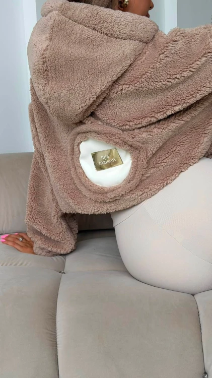 beżowa bluza damska MIA MAISON z kapturem i złotym zamkiem miś teddy polar lalilafashionpl