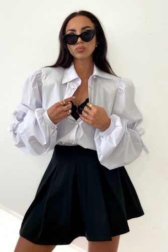 Koszula-na-poduszkach-z-wiazanymi-rekawami-LaMilla-biala-w-lalilafashionstore.jpg