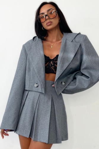 Spodniczko-spodenki-w-stylu-tenis-Pliska-LaMilla-szara-w-lalilafashion